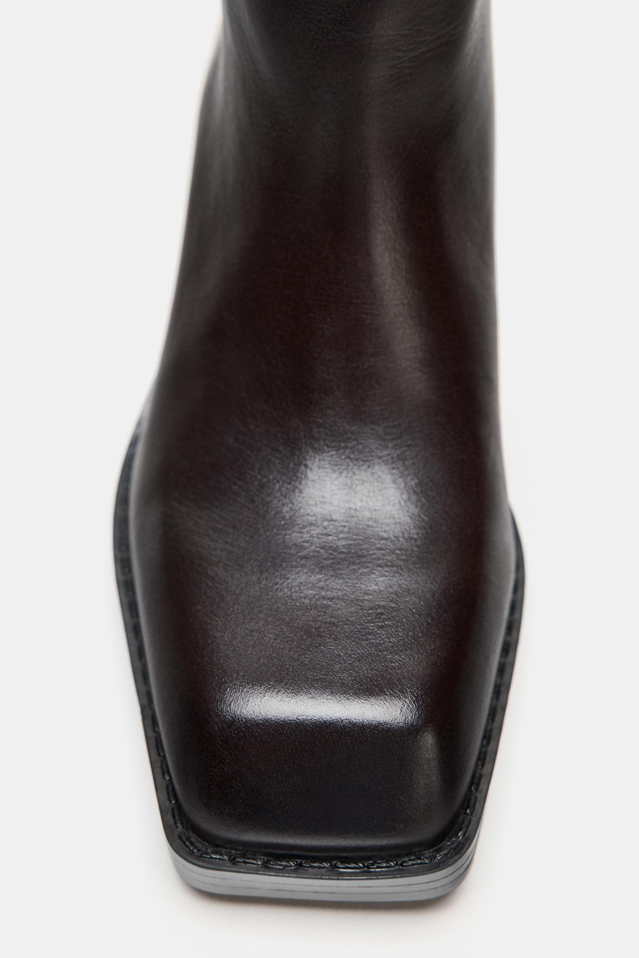 BOTTES EN CUIR À BOUT CARRÉ